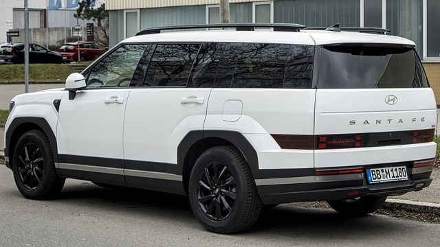 SUV 차체 형태를 보여주는 대표 차량 사진